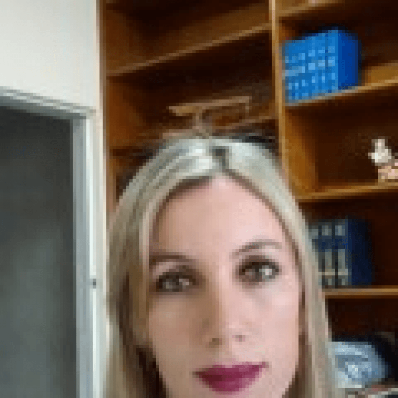 N&uacute;bia Moreira