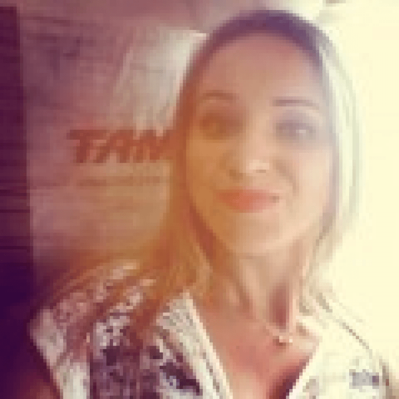 &Aacute;dina Oliveira