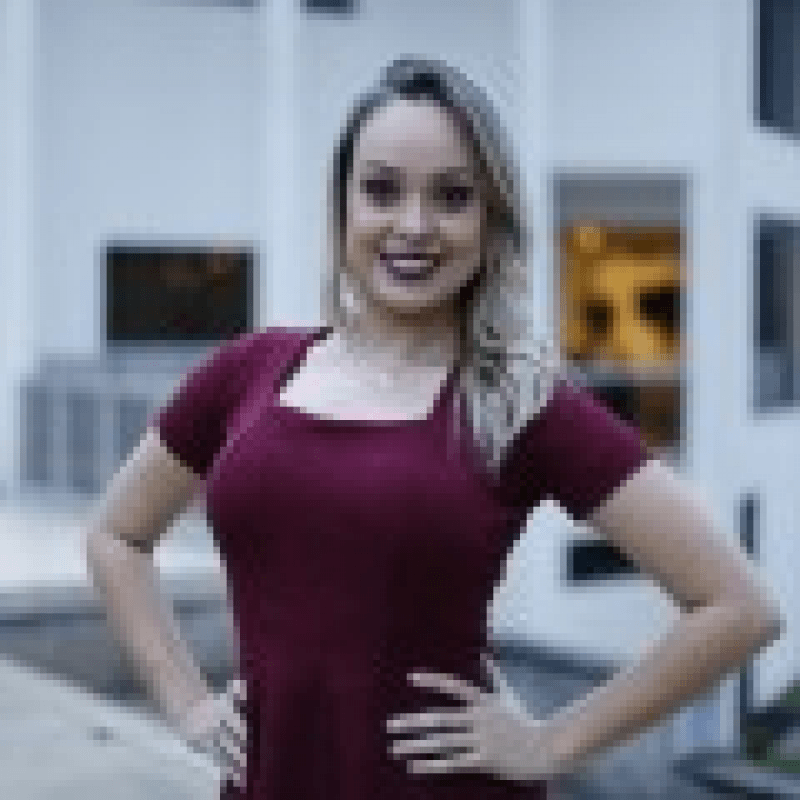 Isabela Guimar&atilde;es