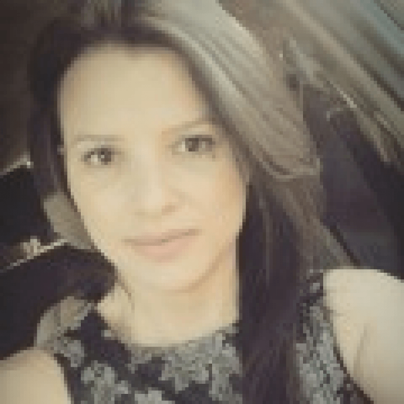 Dr&ordf; Glaucia Alves Martins Santos