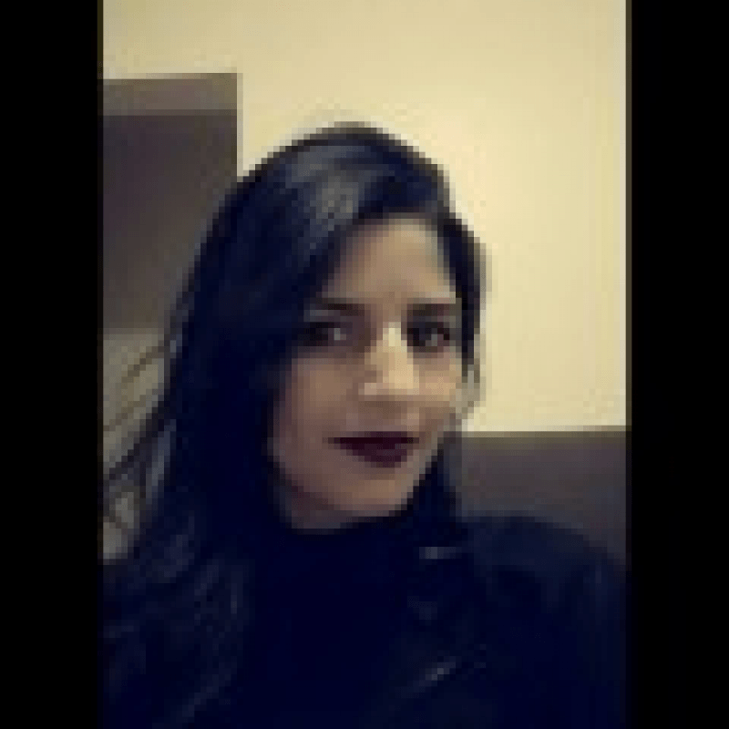 Ana Let&iacute;cia Oliveira