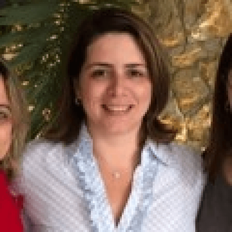 Simone Farias - Pelaes Advogados