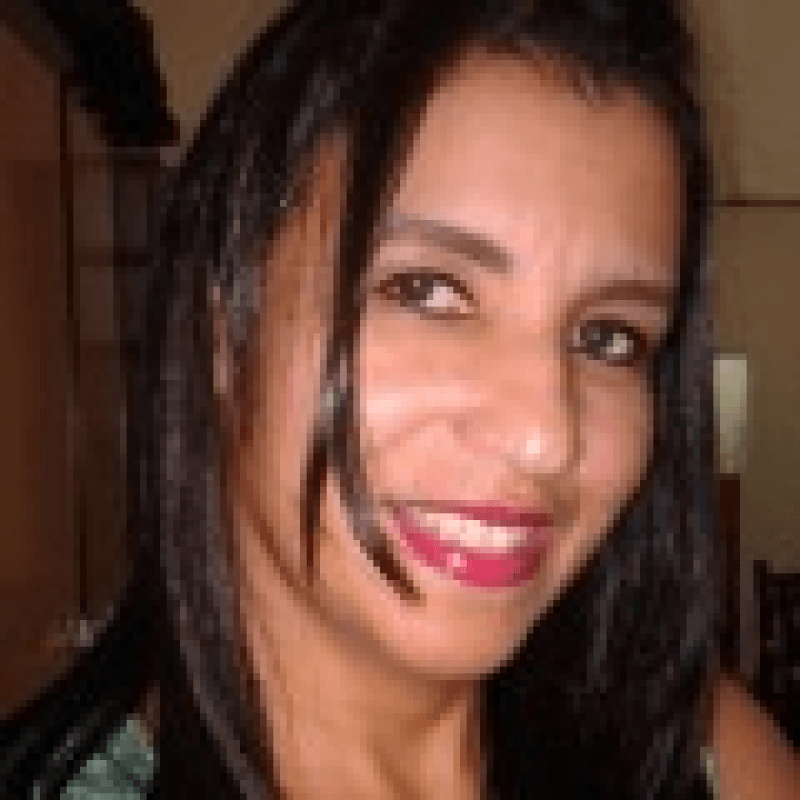 Ana Claudia Correia dos Santos