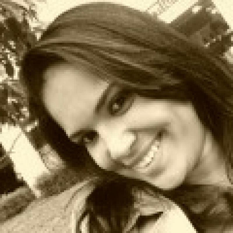 Thais Almeida