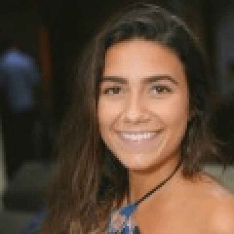 J&uacute;lia Bastos Marotta Valente