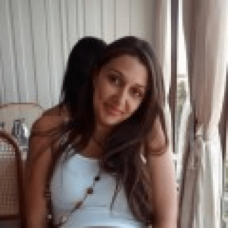 Correspondente No Rio de Janeiro D&eacute;bora de Marchi Carneiro