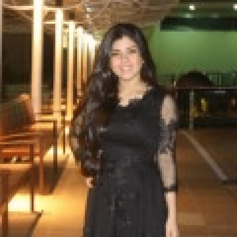 Tha&iacute;s Vasques